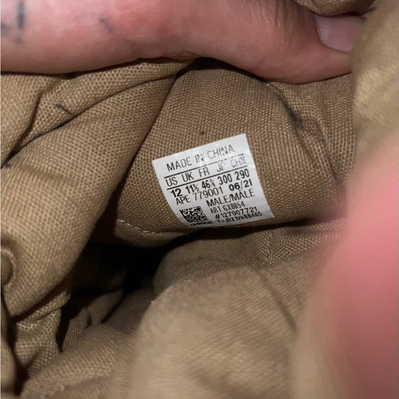 size 12 Yeezy insulated boots - Picture 5 of 6